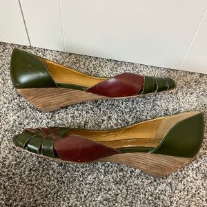 Seychelles Retro Green, Burgundy, and Brown Peep Toe Wedges Size 8